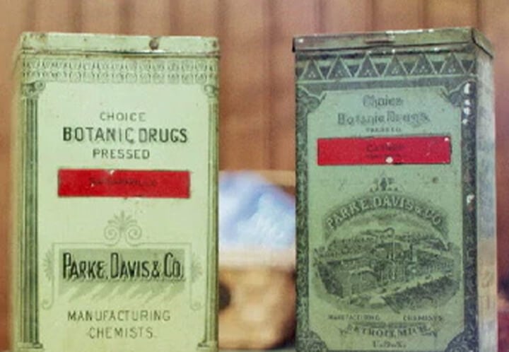 Emballage de cannabis vintage de Parke, Davis & Co. du 19e siècle. Montre l'emballage pharmaceutique précoce avant la réglementation du cannabis.