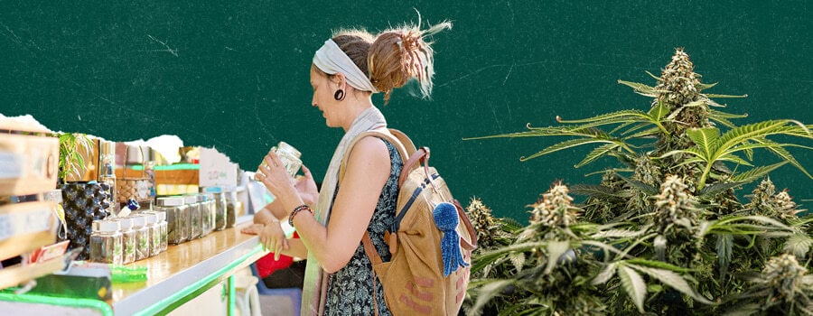 Collage d'une femme avec des dreadlocks tenant un bocal dans un dispensaire de cannabis. Fond vert foncé avec des plants de marijuana visibles à droite.