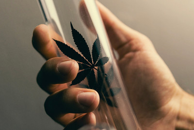 Blog :: Headshop :: Pourquoi fumer du Cannabis CBD avec un filtre au charbon  actif ? - Buracool